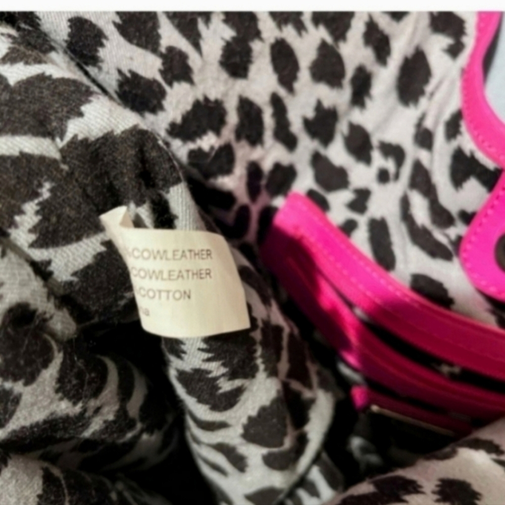 Rare Vintage 100% cow leather Betsey Johnson pink rose studded - Picture 5 of 5